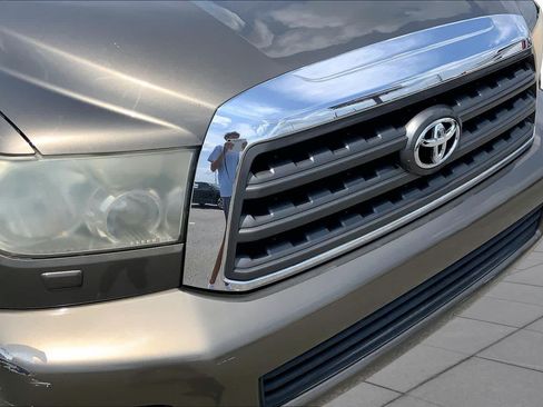 Used 2008 Toyota Sequoia SR5 w/ Moonroof & Roof Rack Pkg AWD/4WD image 29