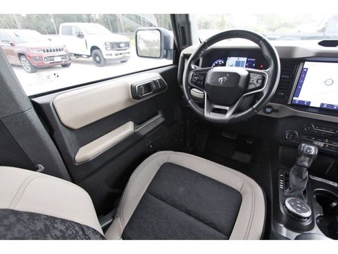 Used 2022 Ford Bronco Wildtrak image 11