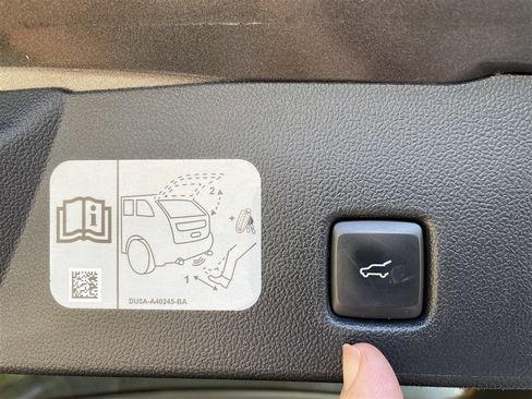 Used 2020 Ford Escape SEL image 29