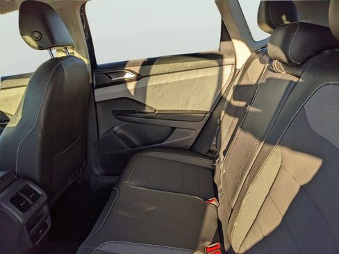 Certified 2023 Volkswagen Taos SE image 16