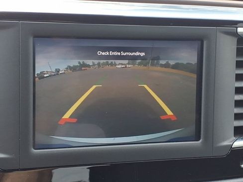 Used 2023 Chrysler Voyager LX FWD image 15
