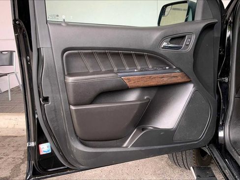 Used 2022 GMC Canyon Denali image 21