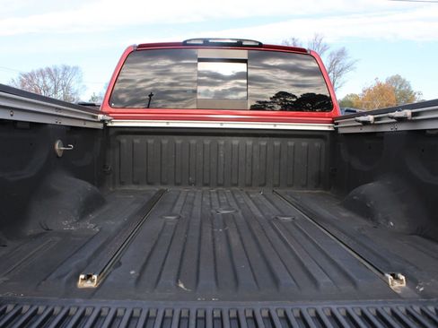 Used 2018 Nissan Titan SV w/ SV Convenience Package image 14