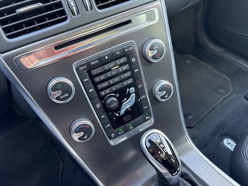 Used 2016 Volvo XC60 T5 Premier w/ Proximity Package image 9