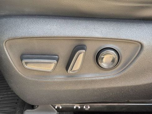 Used 2023 Toyota Highlander Platinum image 30