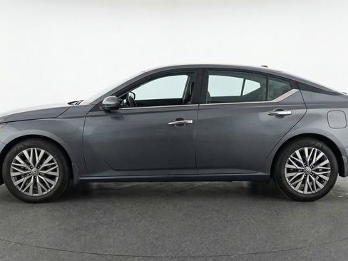 Used 2025 Nissan Altima 2.5 SV image 5