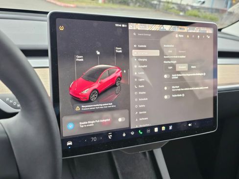 Used 2024 Tesla Model Y Long Range RWD image 31