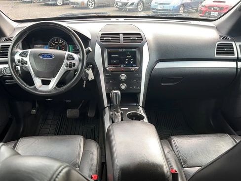 Used 2014 Ford Explorer XLT w/ Equipment Group 202A image 11