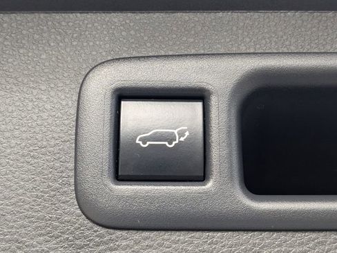 Used 2023 Toyota Highlander XLE image 14