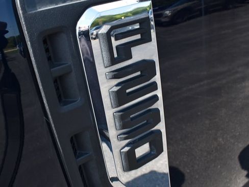 Used 2023 Ford F250 Lariat w/ Lariat Ultimate Package AWD/4WD image 11