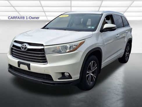Used 2016 Toyota Highlander XLE AWD/4WD image 3