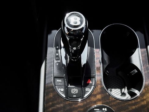 Used 2017 Bentley Bentayga AWD/4WD image 63