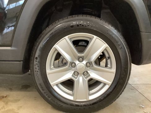Used 2022 Jeep Compass Latitude w/ Convenience Group AWD/4WD image 26