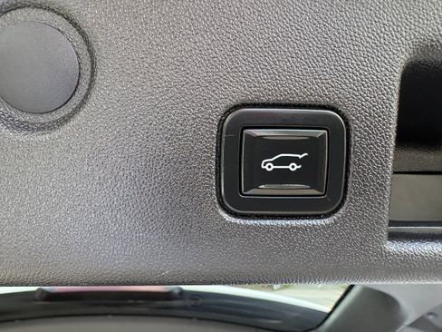Used 2018 Chevrolet Equinox LT AWD/4WD image 19