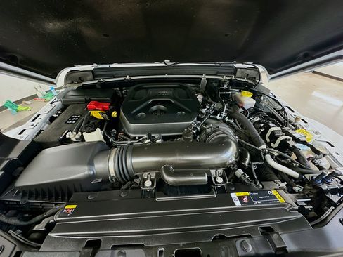 Used 2025 Jeep Wrangler Sahara image 33