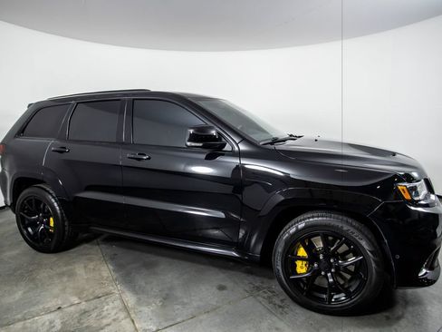 Used 2018 Jeep Grand Cherokee Trackhawk AWD/4WD image 18