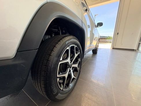 Used 2025 Jeep Compass Limited AWD/4WD image 9