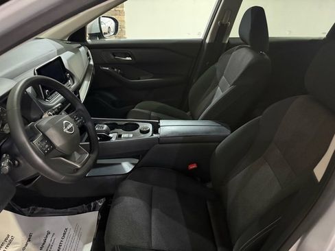 Certified 2025 Nissan Rogue SV image 12