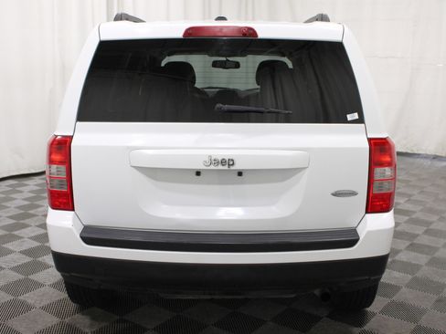 Used 2014 Jeep Patriot Latitude w/ Sun/Sound Group FWD image 25