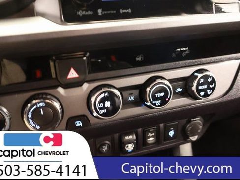 Used 2018 Toyota Tacoma TRD Sport AWD/4WD image 27