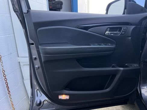 Used 2020 Honda Pilot Touring image 10