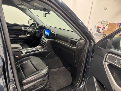 Used 2022 Ford Explorer XLT AWD/4WD image 23
