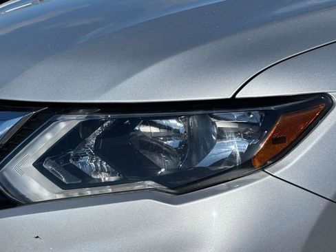 Used 2017 Nissan Rogue SV w/ SV Premium Package image 30