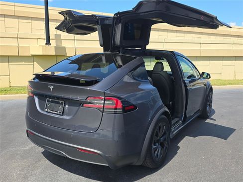 Used 2023 Tesla Model X Base image 15