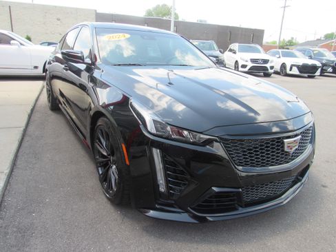 Used 2024 Cadillac CT5 V Blackwing w/ Driver Assist Package RWD image 4