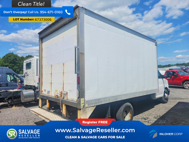 Used 2015 Chevrolet Express 4500 RWD image 4