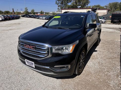 Used 2018 GMC Acadia SLT image 3