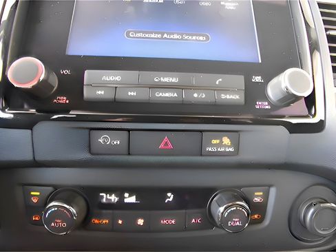 Used 2024 Nissan Frontier SV w/ SV Convenience Package image 31