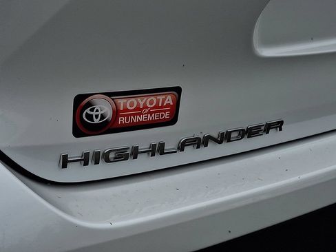 Certified 2025 Toyota Highlander LE AWD/4WD image 32