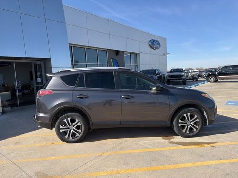 Used 2016 Toyota RAV4 LE image 8