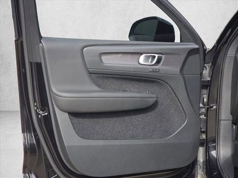 Used 2020 Volvo XC40 T5 R-Design w/ Protection Package Premier image 13