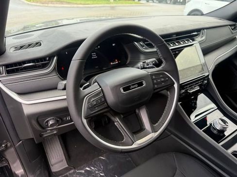 New 2025 Jeep Grand Cherokee Laredo w/ Luxury Tech Group I image 14