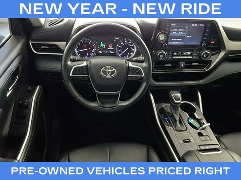 Certified 2022 Toyota Highlander XLE image 12