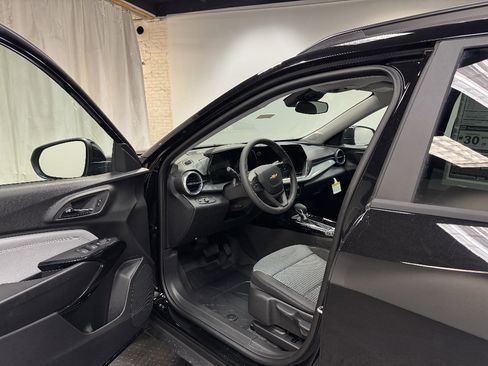 New 2026 Chevrolet Trax LT w/ LPO, Blackout Package image 21