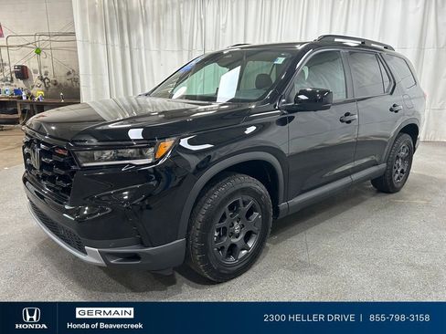 Certified 2025 Honda Pilot TrailSport image 4