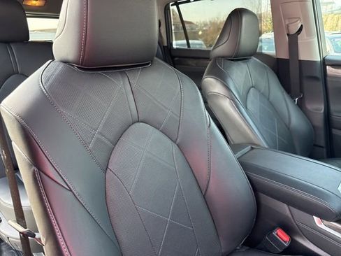 Used 2023 Toyota Highlander Platinum image 29