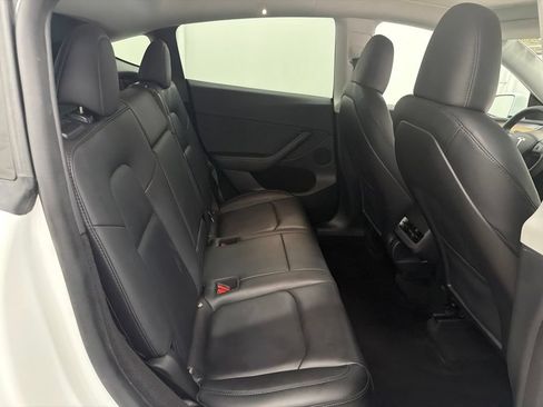 Used 2022 Tesla Model Y Long Range AWD/4WD image 27