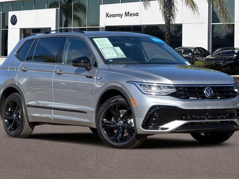 Used 2023 Volkswagen Tiguan SE R-Line image 2
