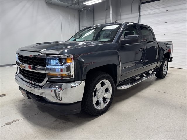 Used 2018 Chevrolet Silverado 1500 LT w/ LT Eassist Package AWD/4WD image 3
