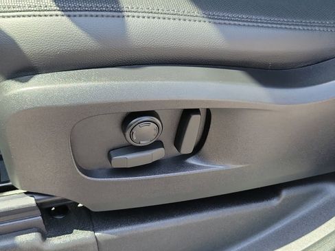 Used 2023 Land Rover Defender 90 X-Dynamic SE image 16