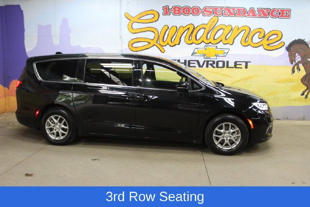 Used 2026 Chrysler Pacifica Select FWD image 1