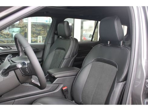 New 2025 Jeep Grand Cherokee L Altitude image 13