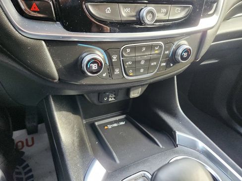 Used 2023 Chevrolet Traverse RS image 11