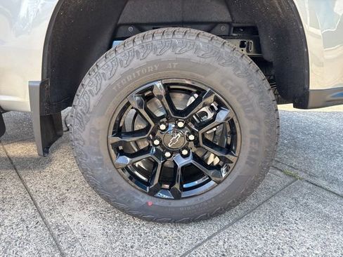 New 2026 Chevrolet Colorado Z71 w/ Midnight Edition AWD/4WD image 13