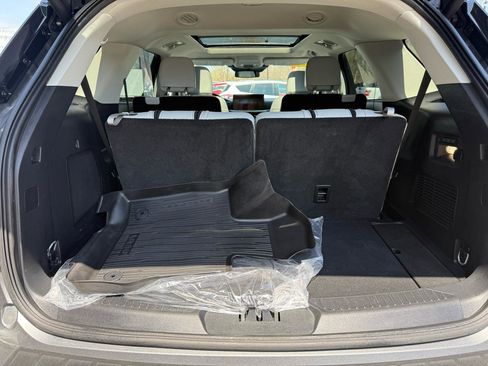 Used 2025 Ford Explorer Platinum w/ Ultimate Package AWD/4WD image 15