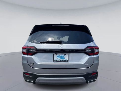 Certified 2025 Honda Pilot Touring image 5